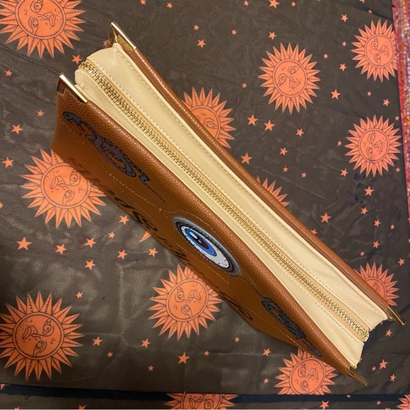 Cakeworthy Hocus Pocus Book Of Spells Clutch Disney Purse - Picture 5 of 6